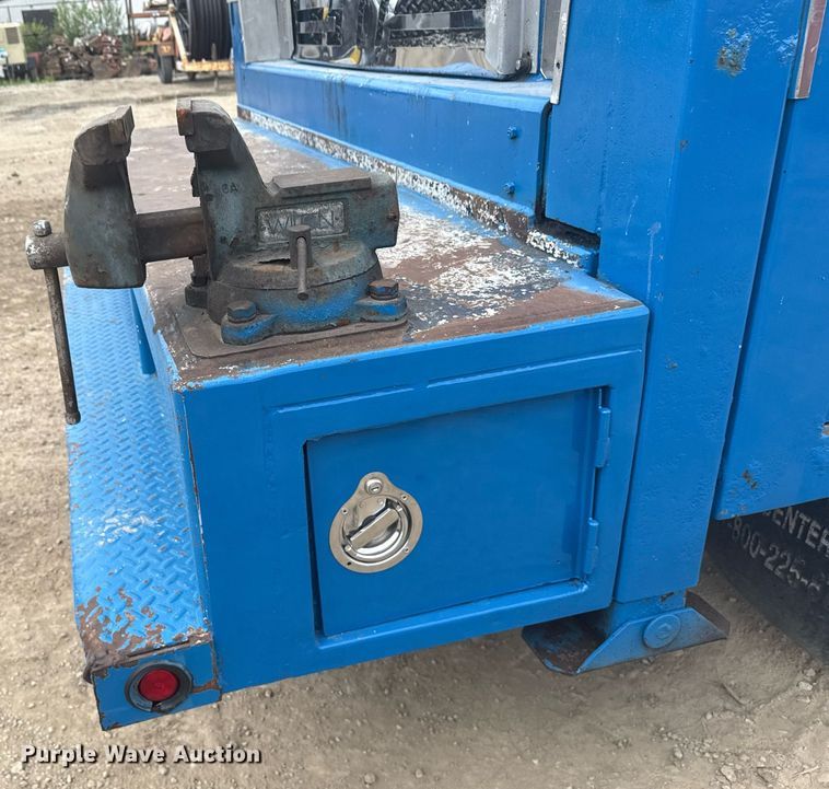 image for item MZ9409 2013 Kenworth T370 utility / service truck