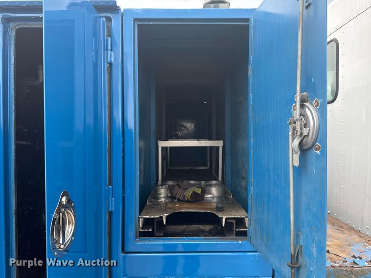 image for item MZ9409 2013 Kenworth T370 utility / service truck