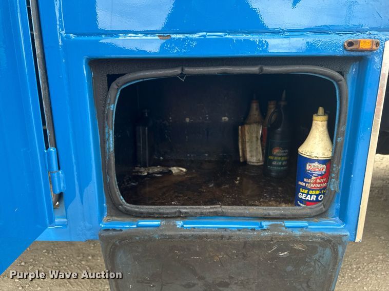 image for item MZ9409 2013 Kenworth T370 utility / service truck