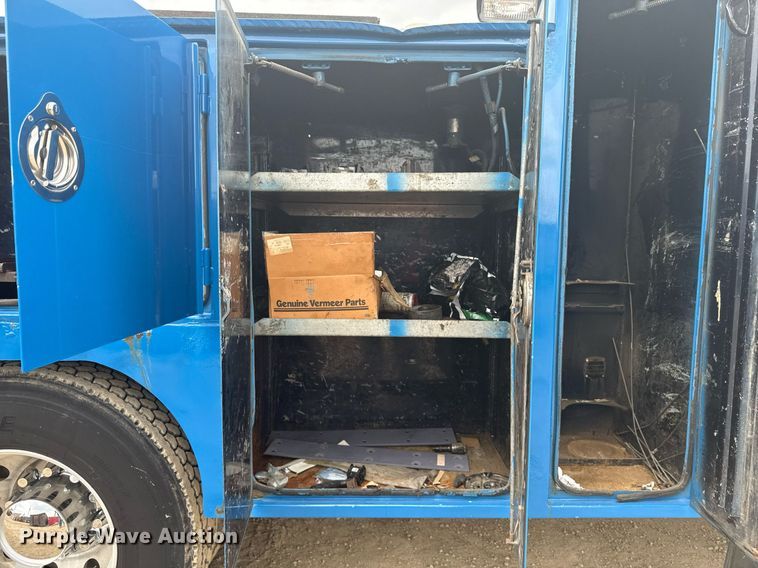 image for item MZ9409 2013 Kenworth T370 utility / service truck