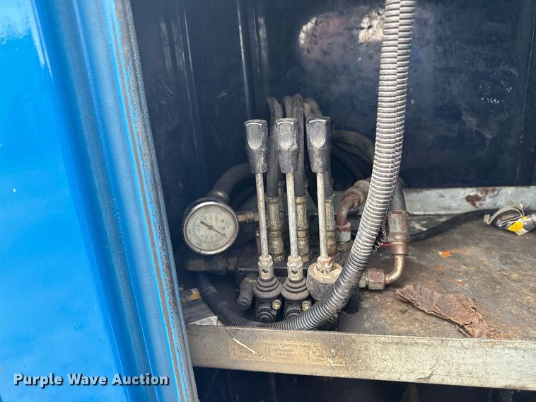 image for item MZ9409 2013 Kenworth T370 utility / service truck