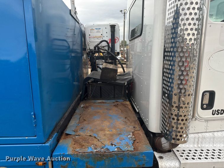 image for item MZ9409 2013 Kenworth T370 utility / service truck