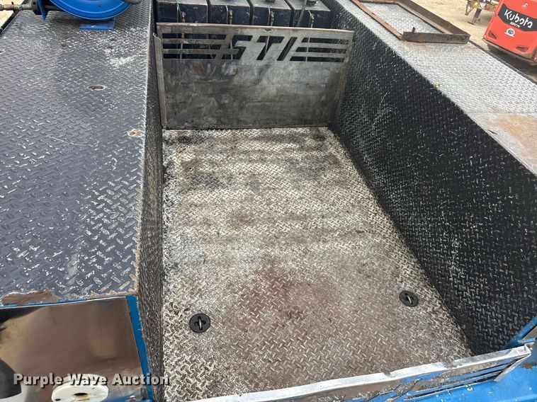 image for item MZ9409 2013 Kenworth T370 utility / service truck