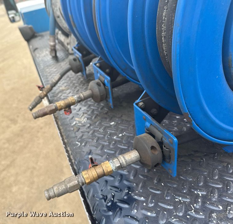 image for item MZ9409 2013 Kenworth T370 utility / service truck