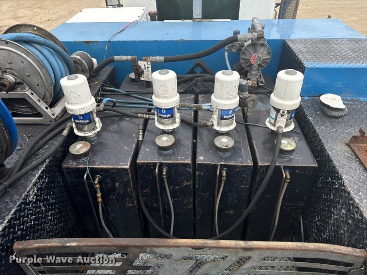 image for item MZ9409 2013 Kenworth T370 utility / service truck