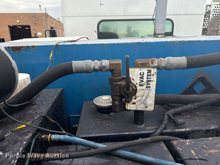 image for item MZ9409 2013 Kenworth T370 utility / service truck