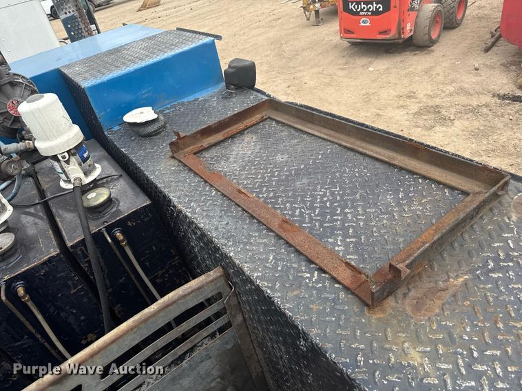 image for item MZ9409 2013 Kenworth T370 utility / service truck