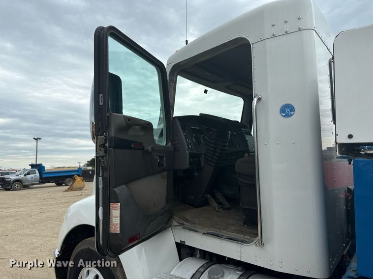 image for item MZ9409 2013 Kenworth T370 utility / service truck