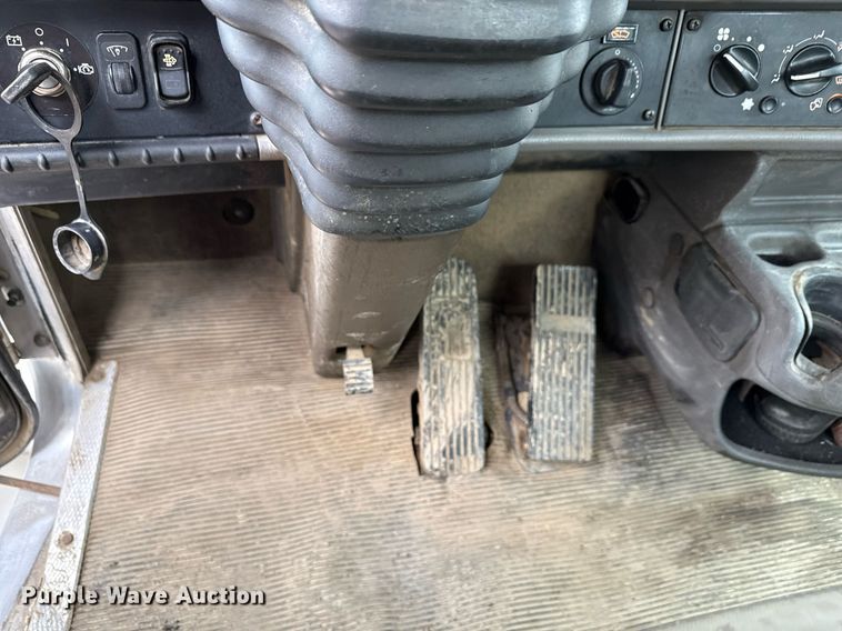 image for item MZ9409 2013 Kenworth T370 utility / service truck