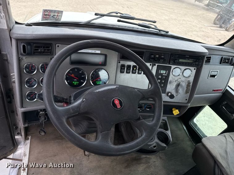 image for item MZ9409 2013 Kenworth T370 utility / service truck