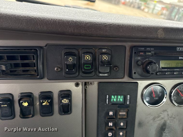 image for item MZ9409 2013 Kenworth T370 utility / service truck