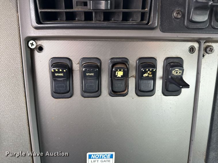 image for item MZ9409 2013 Kenworth T370 utility / service truck