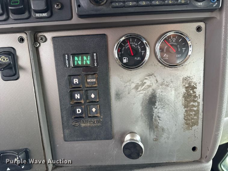 image for item MZ9409 2013 Kenworth T370 utility / service truck