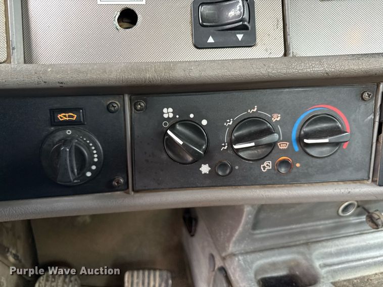 image for item MZ9409 2013 Kenworth T370 utility / service truck