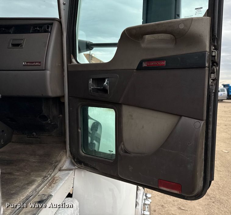 image for item MZ9409 2013 Kenworth T370 utility / service truck