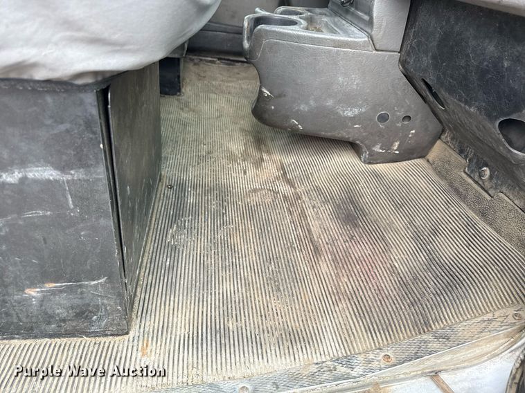 image for item MZ9409 2013 Kenworth T370 utility / service truck