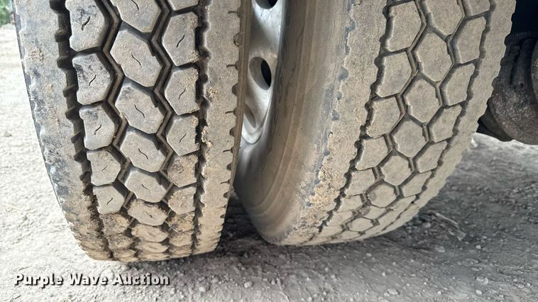 image for item MZ9409 2013 Kenworth T370 utility / service truck