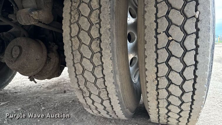 image for item MZ9409 2013 Kenworth T370 utility / service truck