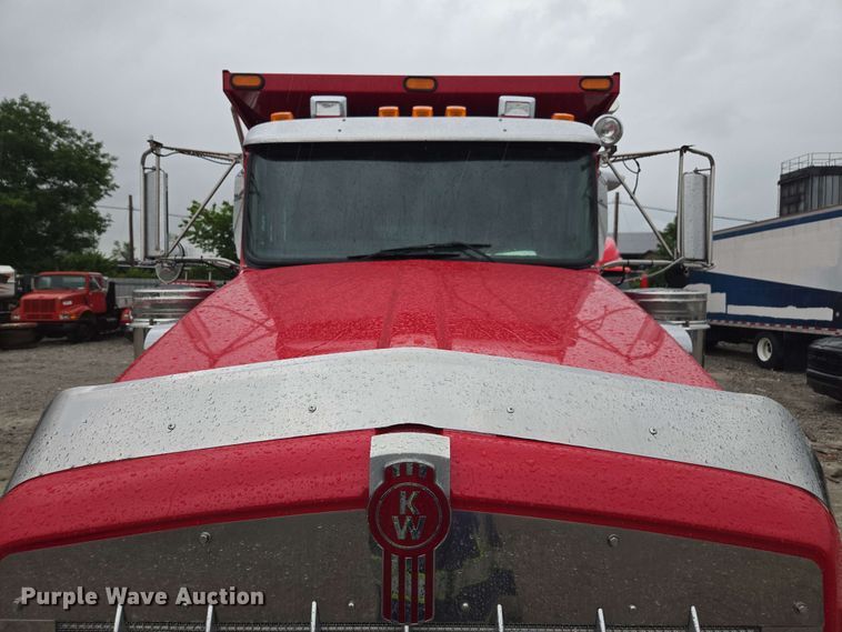 image for item YA0618 2019 Kenworth T800 dump truck