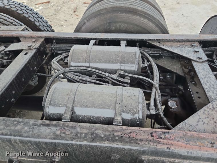 image for item YA0618 2019 Kenworth T800 dump truck