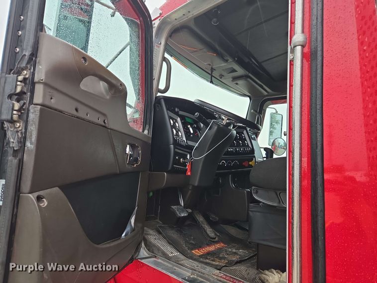 image for item YA0618 2019 Kenworth T800 dump truck