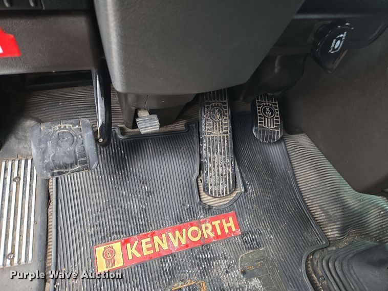 image for item YA0618 2019 Kenworth T800 dump truck