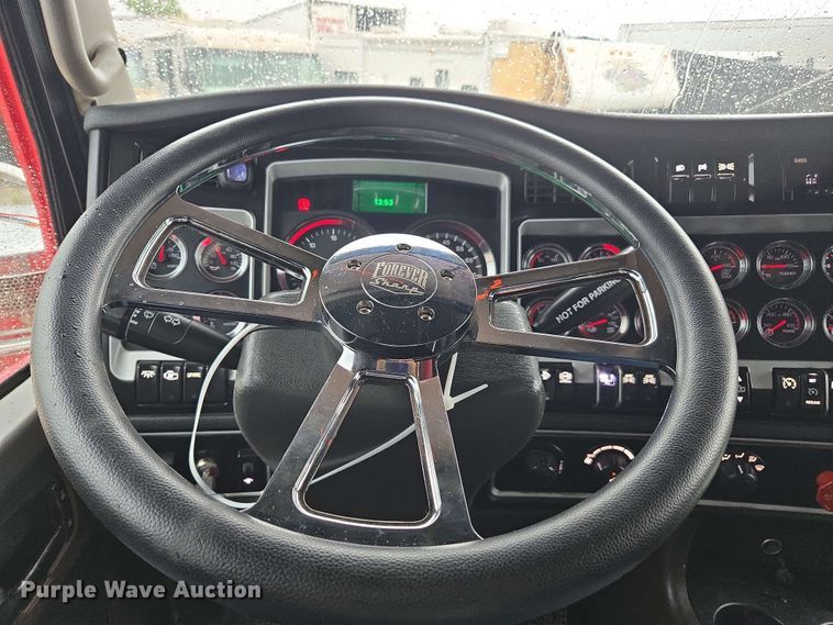 image for item YA0618 2019 Kenworth T800 dump truck