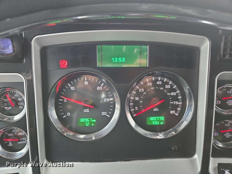 image for item YA0618 2019 Kenworth T800 dump truck