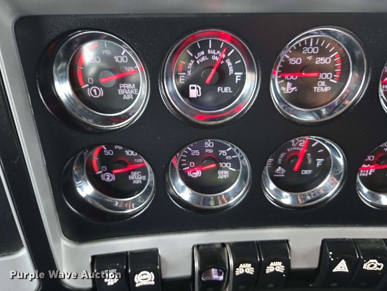 image for item YA0618 2019 Kenworth T800 dump truck