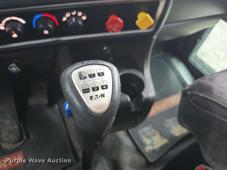 image for item YA0618 2019 Kenworth T800 dump truck