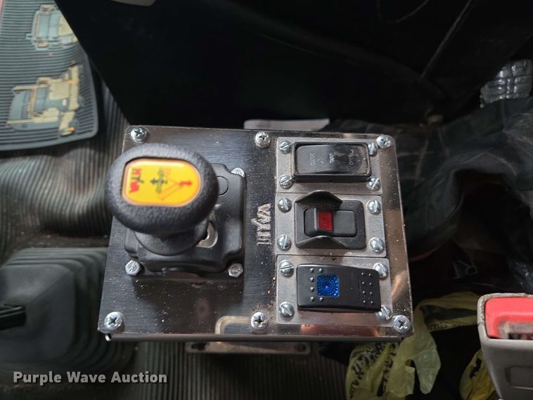 image for item YA0618 2019 Kenworth T800 dump truck