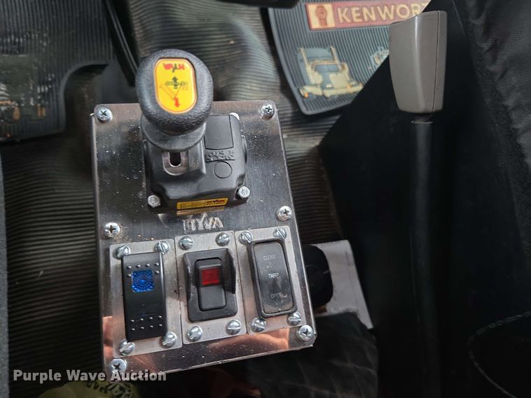 image for item YA0618 2019 Kenworth T800 dump truck