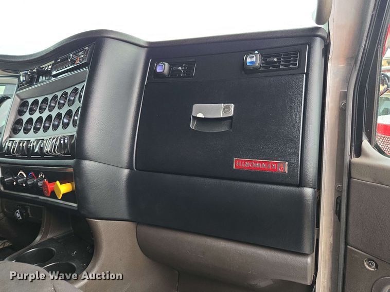 image for item YA0618 2019 Kenworth T800 dump truck