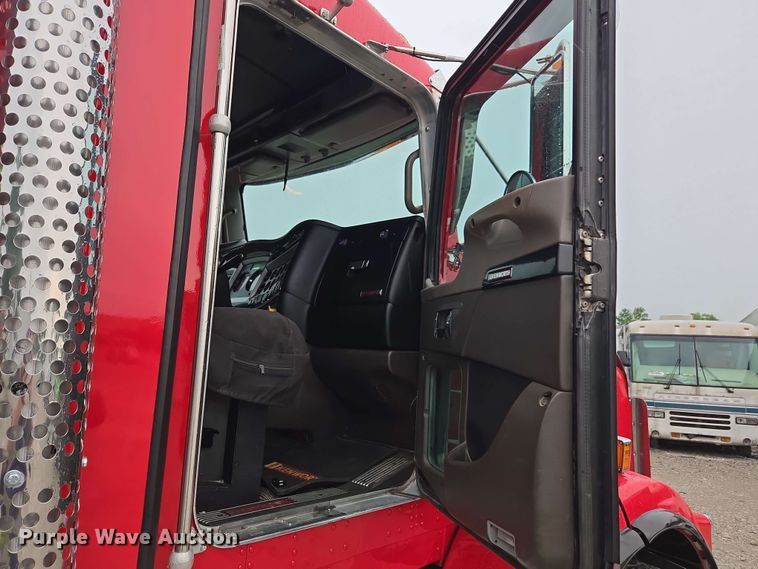 image for item YA0618 2019 Kenworth T800 dump truck