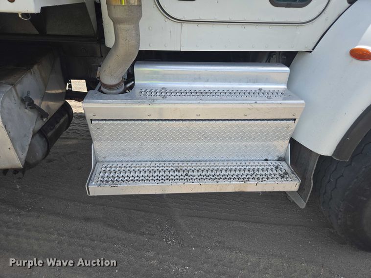 image for item YA0689 2020 Peterbilt 348  dump truck