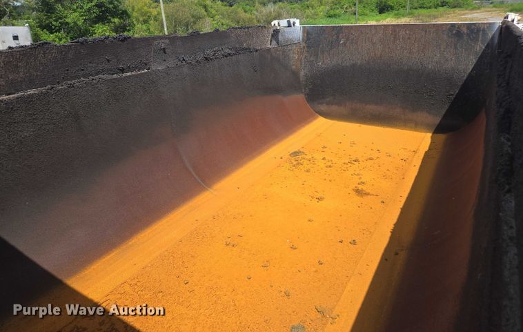 image for item YA0689 2020 Peterbilt 348  dump truck