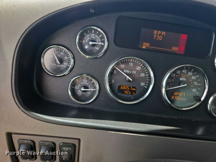 image for item YA0689 2020 Peterbilt 348  dump truck