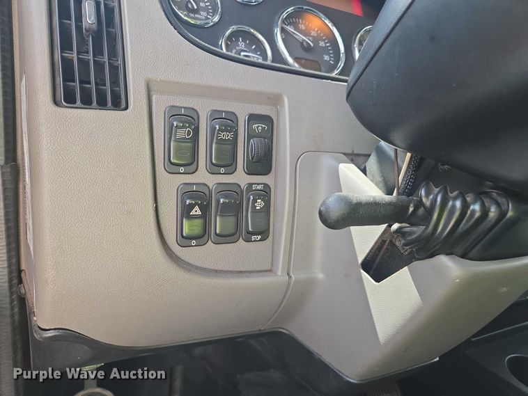 image for item YA0689 2020 Peterbilt 348  dump truck