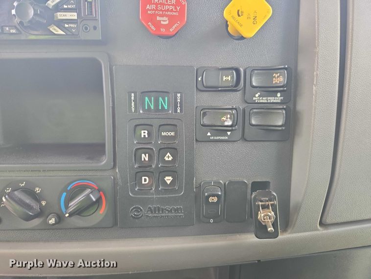 image for item YA0689 2020 Peterbilt 348  dump truck