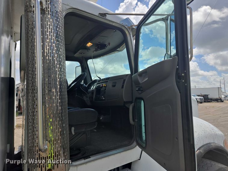 image for item YA0689 2020 Peterbilt 348  dump truck