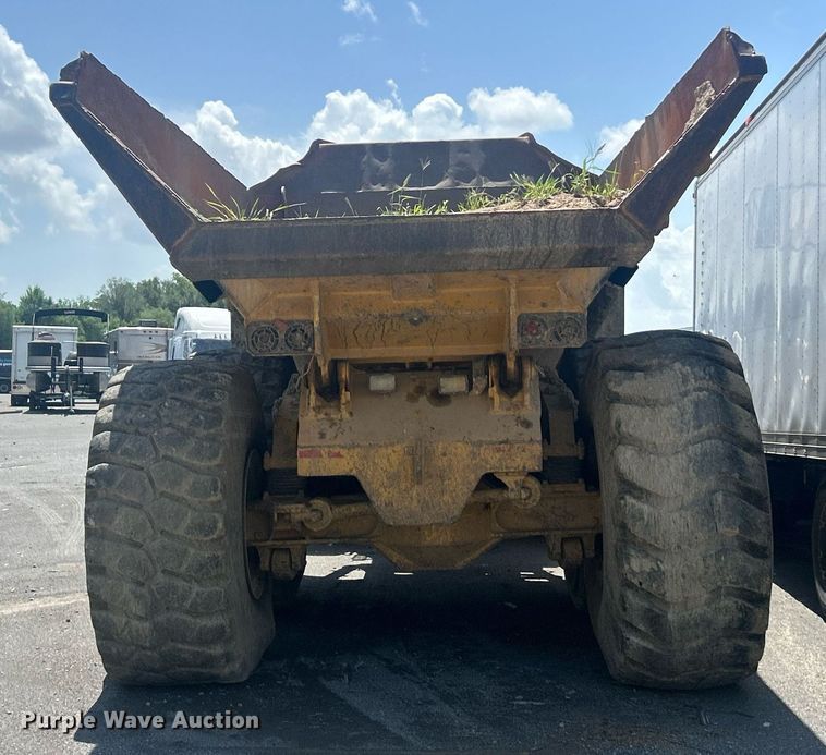 image for item YA0754 2005 John Deere 400D articulated haul truck