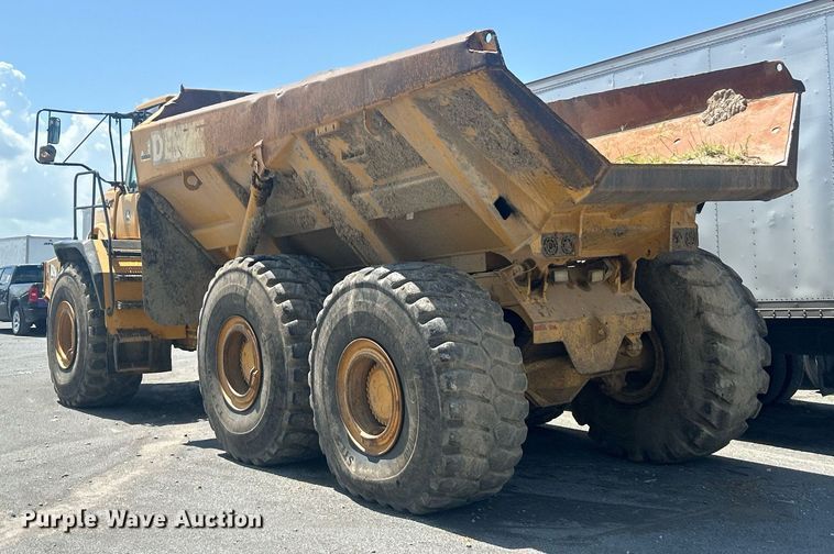 image for item YA0754 2005 John Deere 400D articulated haul truck