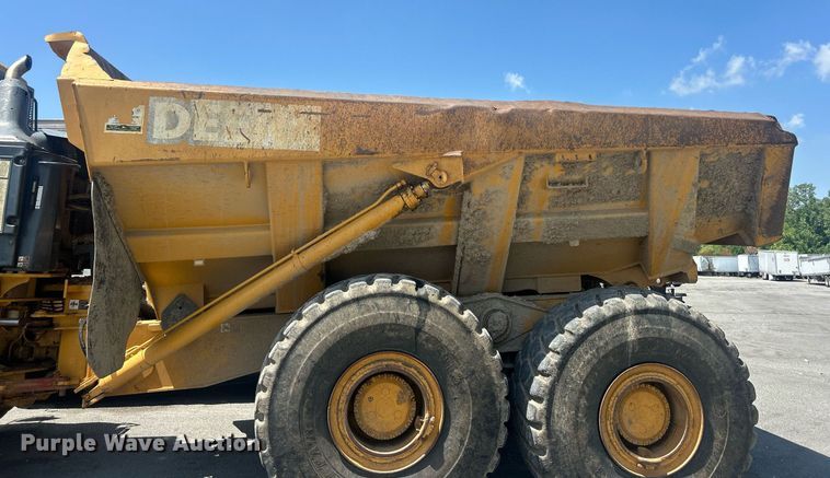 image for item YA0754 2005 John Deere 400D articulated haul truck