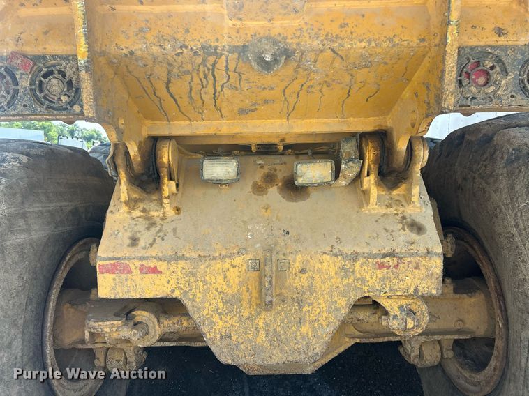 image for item YA0754 2005 John Deere 400D articulated haul truck