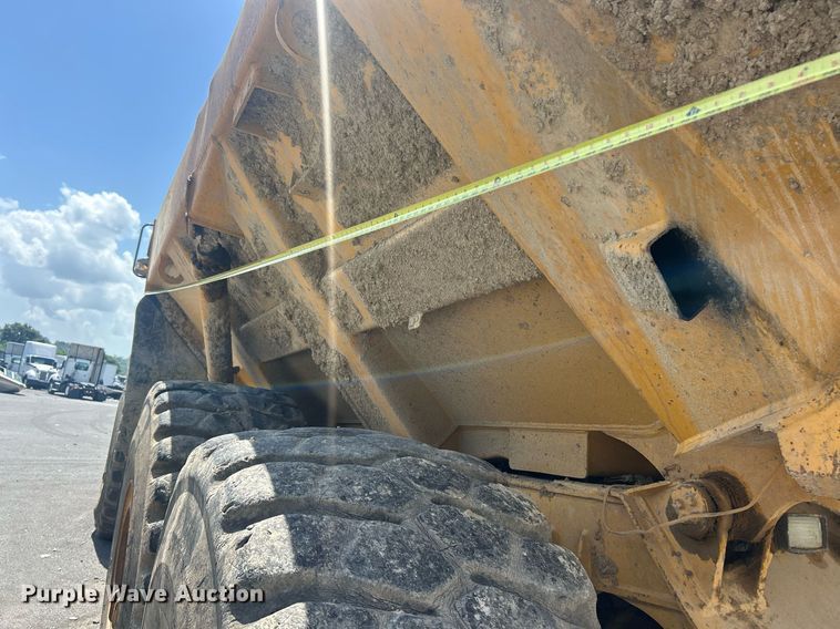 image for item YA0754 2005 John Deere 400D articulated haul truck