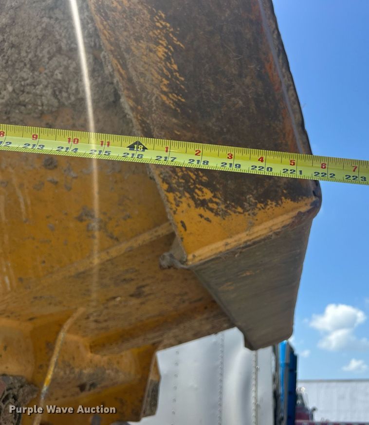 image for item YA0754 2005 John Deere 400D articulated haul truck