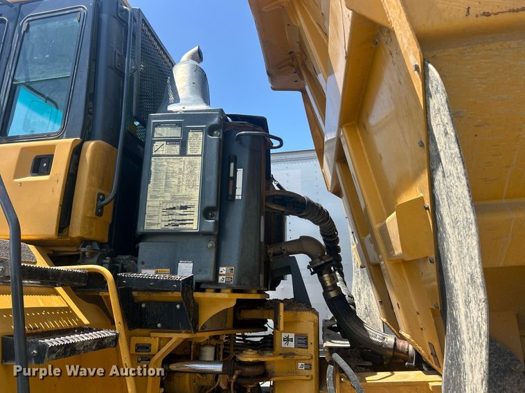 image for item YA0754 2005 John Deere 400D articulated haul truck