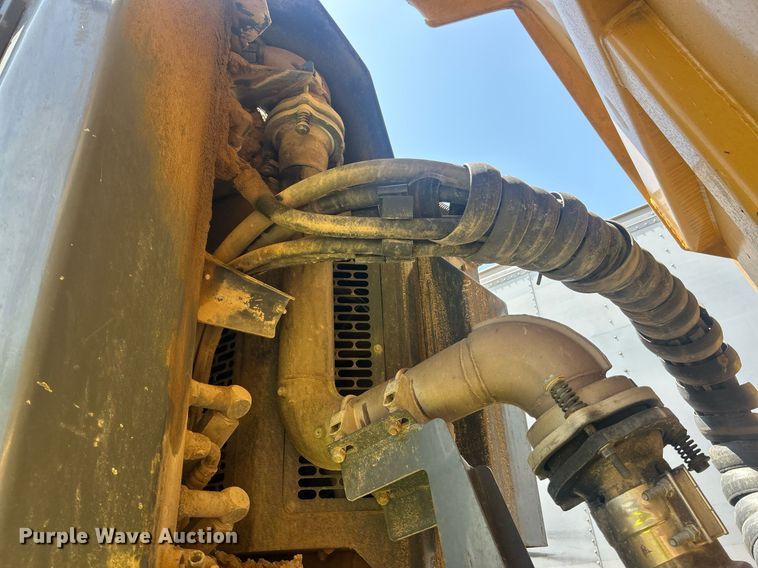 image for item YA0754 2005 John Deere 400D articulated haul truck