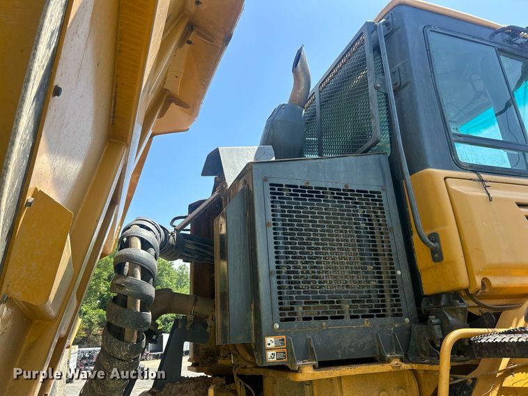 image for item YA0754 2005 John Deere 400D articulated haul truck