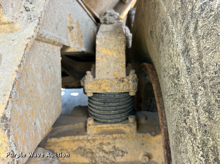 image for item YA0754 2005 John Deere 400D articulated haul truck